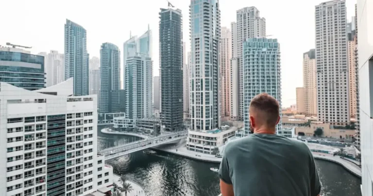 Why Smart Expats Are Investing in Dubai Properties Right Now